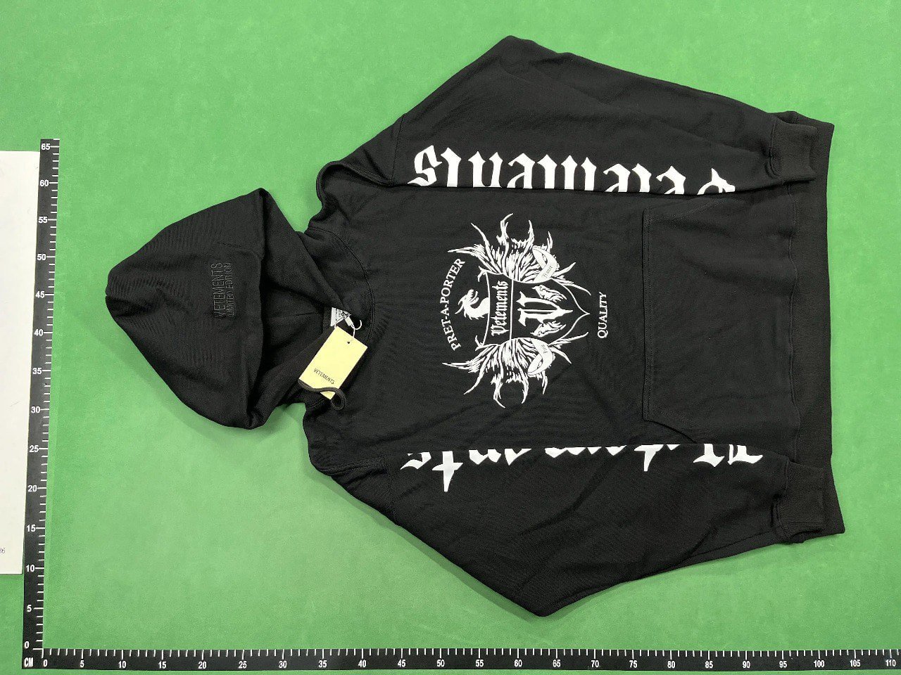  Vetements hoodie  (34 CP)