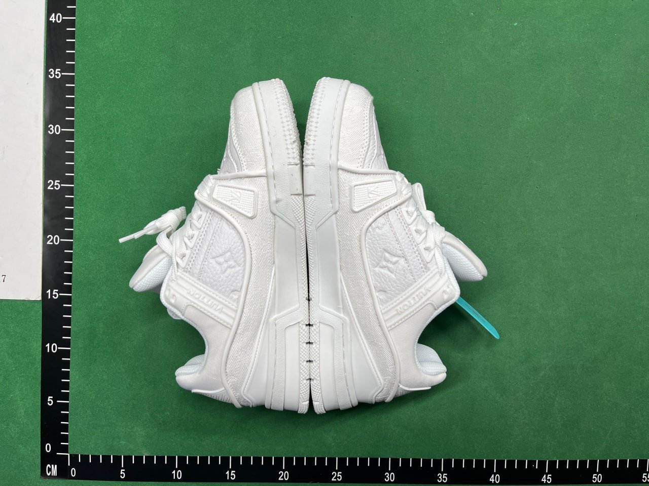  Louis Vuitton trainer