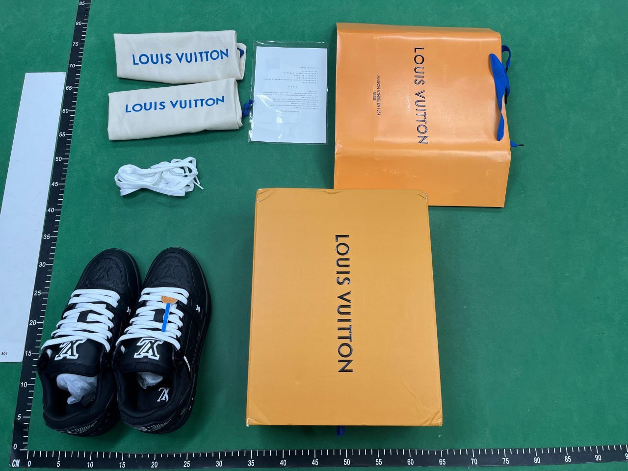  Louis Vuitton