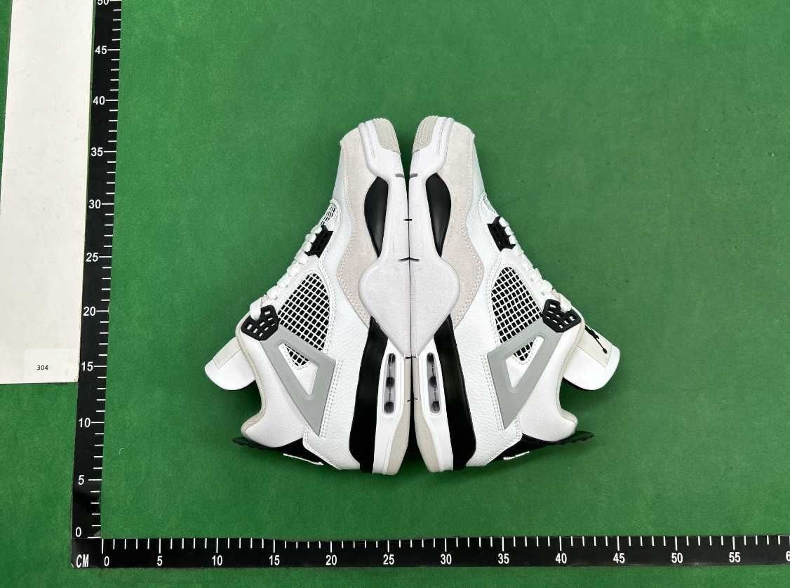   JORDAN 4  (good quality)