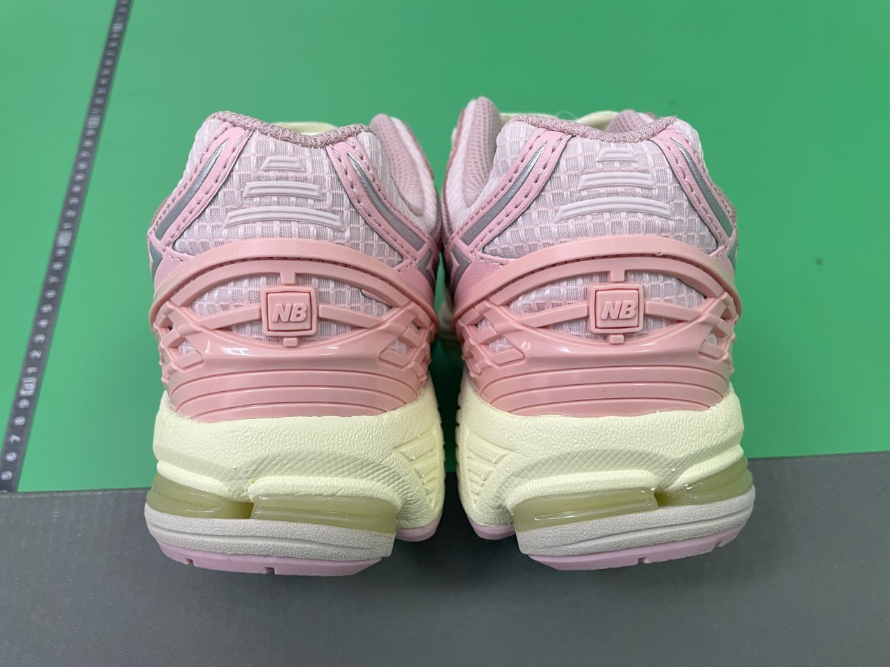 New Balance 19O6D