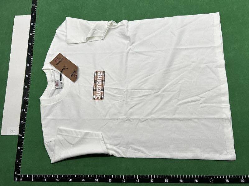 Supreme T-shirt    (32 CP)