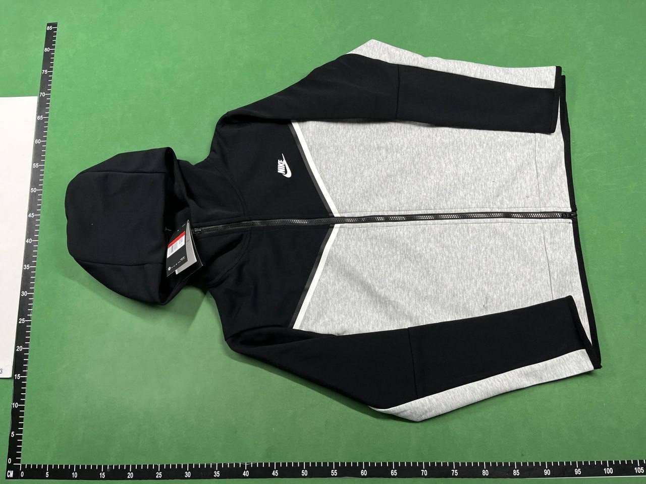 Nike Tech Set