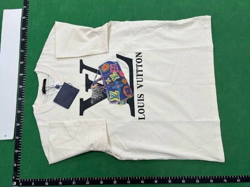 Louis Vuitton t-shirts