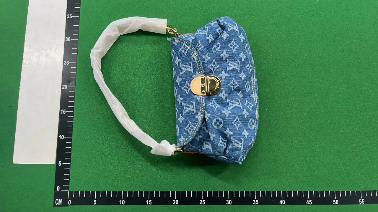 Louis Vuitton Underarm bag